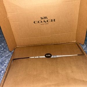 I’m selling a brand new coach man bag